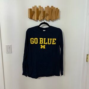 Gildan unisex Navy Shirt with Yellow Graphic, Size S